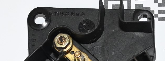 Dbnz.net  A2105460141 conector de cables BATERIA W210