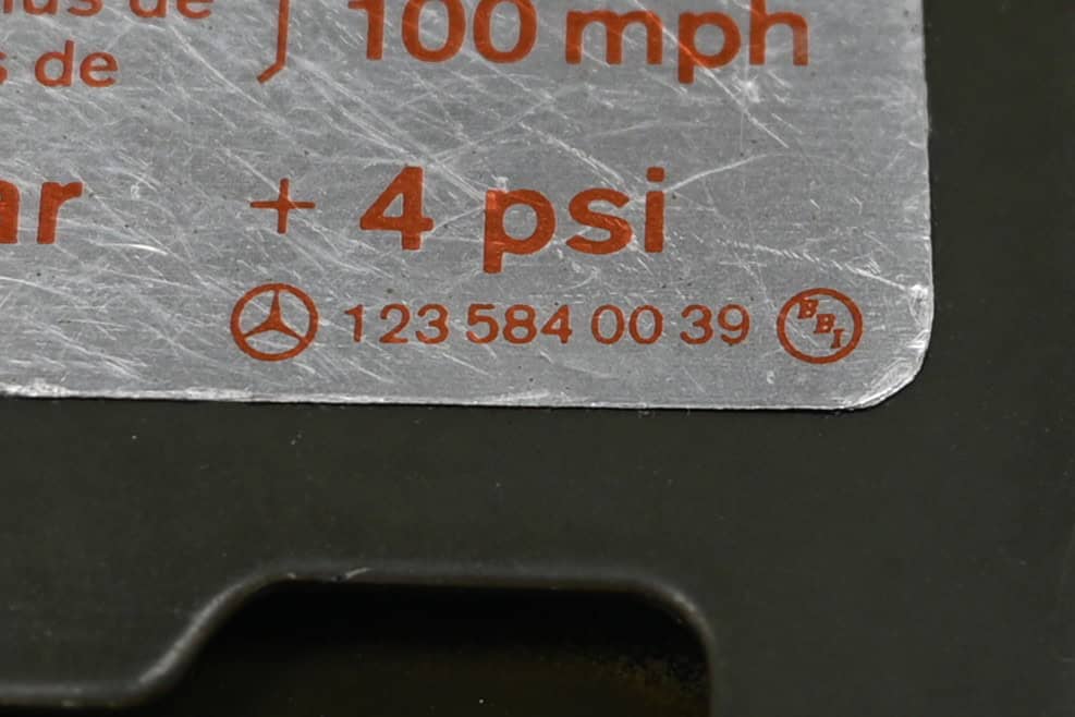 Dbnz.net A1237500106 Tapa del depósito de combustible Clase E W123
