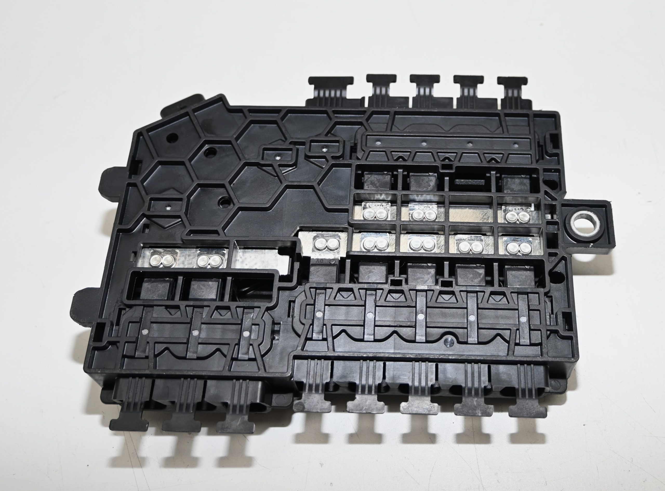 Dbnz.net A2055402750 Cajetín de fusibles en habitáculo W205