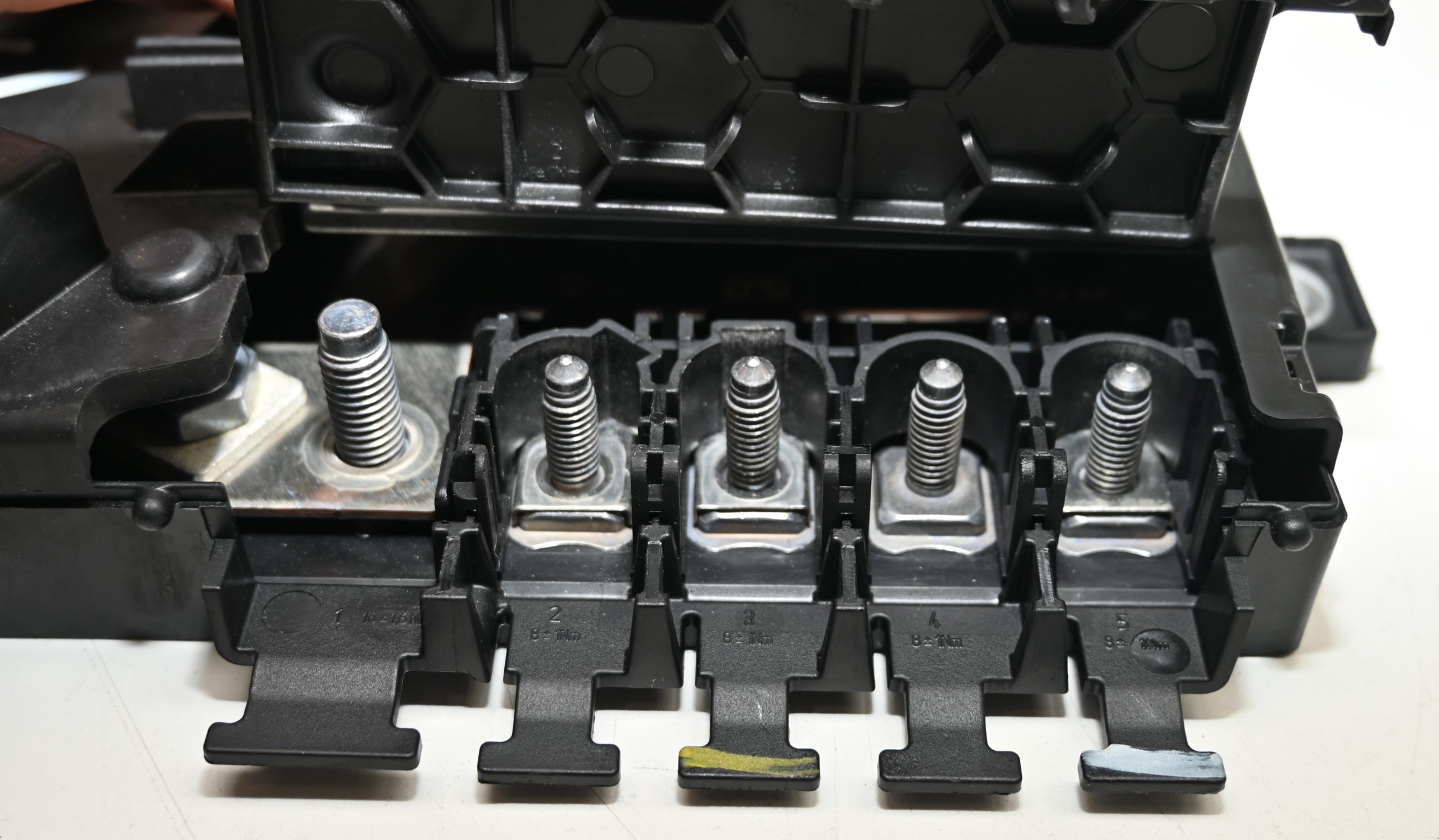 Dbnz.net A2055402750 Cajetín de fusibles en habitáculo W205